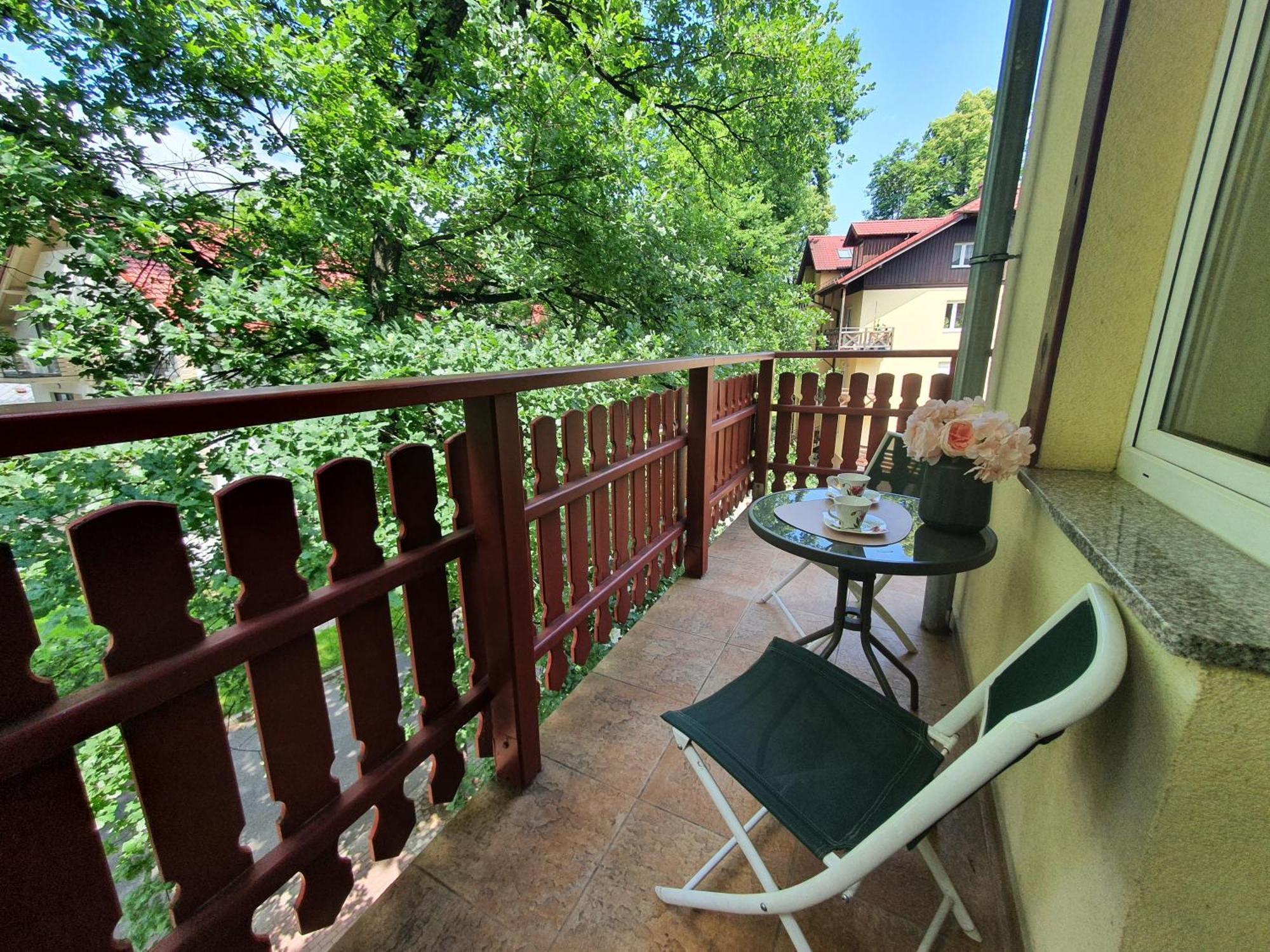 Apartamenty Sun&Fun Rezydencja Pod Debami Nad Lomnica 1B I 2B- Blisko Centrum I Sklepow W Otoczeniu Zieleni Karpacz Pokoj fotografie